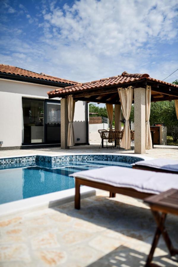זאדאר Wonderful Holiday House Bruno With Heated Pool מראה חיצוני תמונה