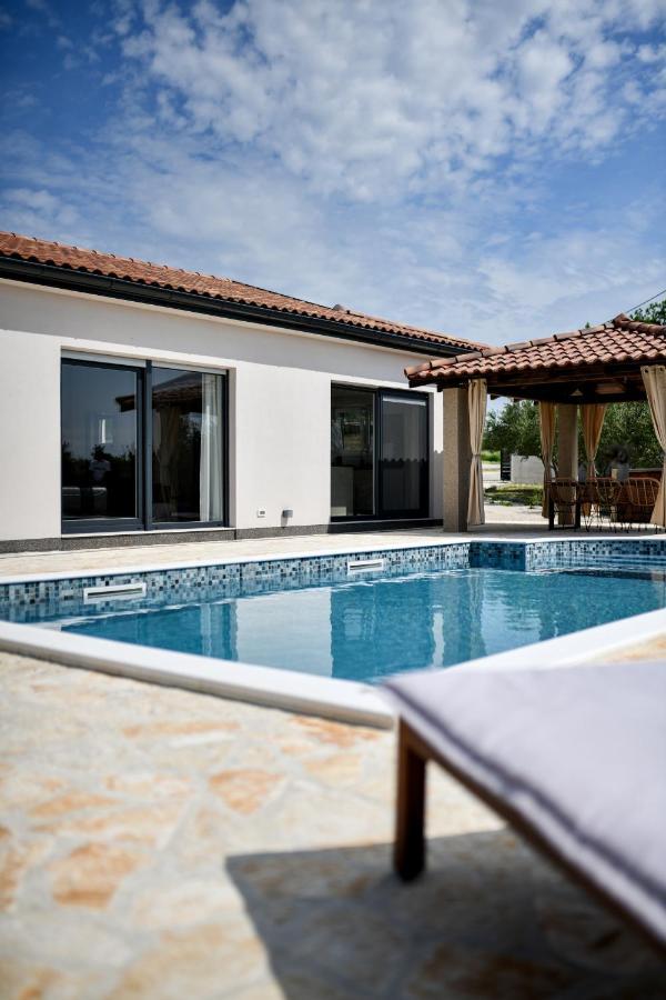 זאדאר Wonderful Holiday House Bruno With Heated Pool מראה חיצוני תמונה